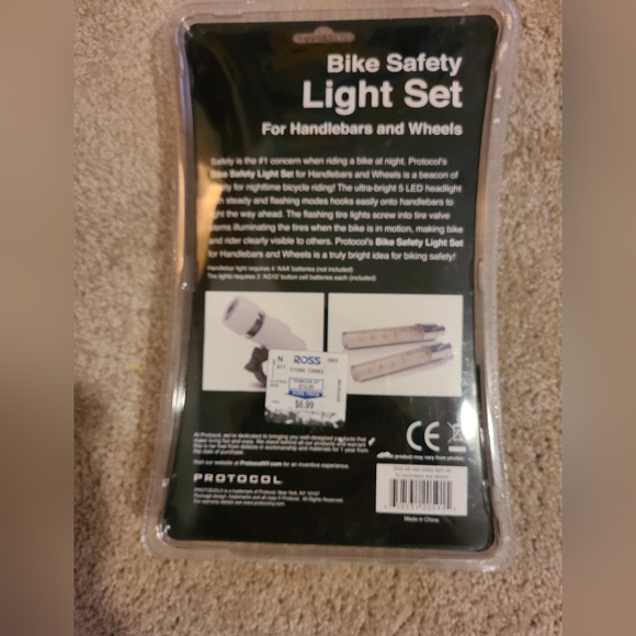 Bike Bicycle Safety Light Set New in Package w/batteries - Picture 2 of 2